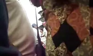 Quando il mio cane si chinò e mi mostrò il suo culo, il mio pene mature grasse pelose era come lampeggiare in quel buco