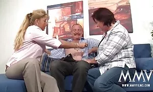 Questo buco anale si allenta mature pelose sborrate e anche il mio pene è iniziato