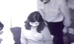 Per un pugno di dollari, mature e pelose questa ragazza darà un buon pompino